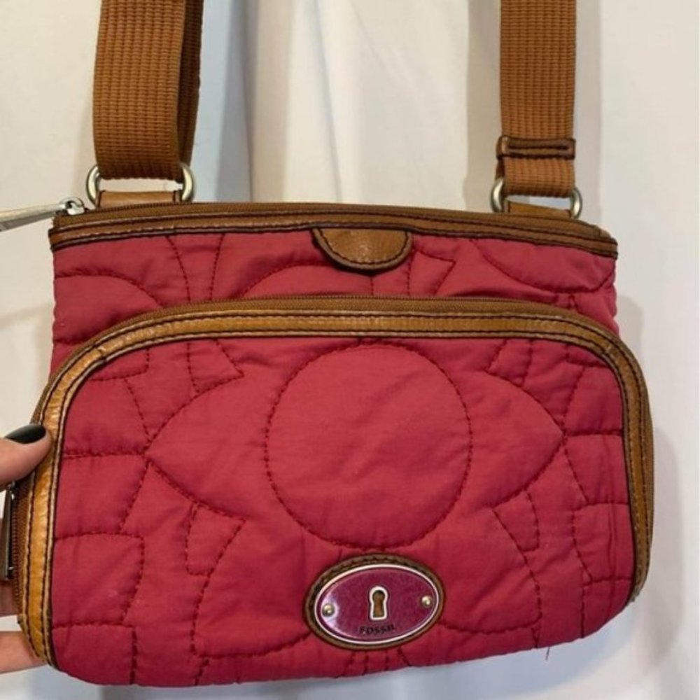 FOSSIL crossbody purse. Dark mauve. Quilted. 3 pockets. Thick Carmel strap